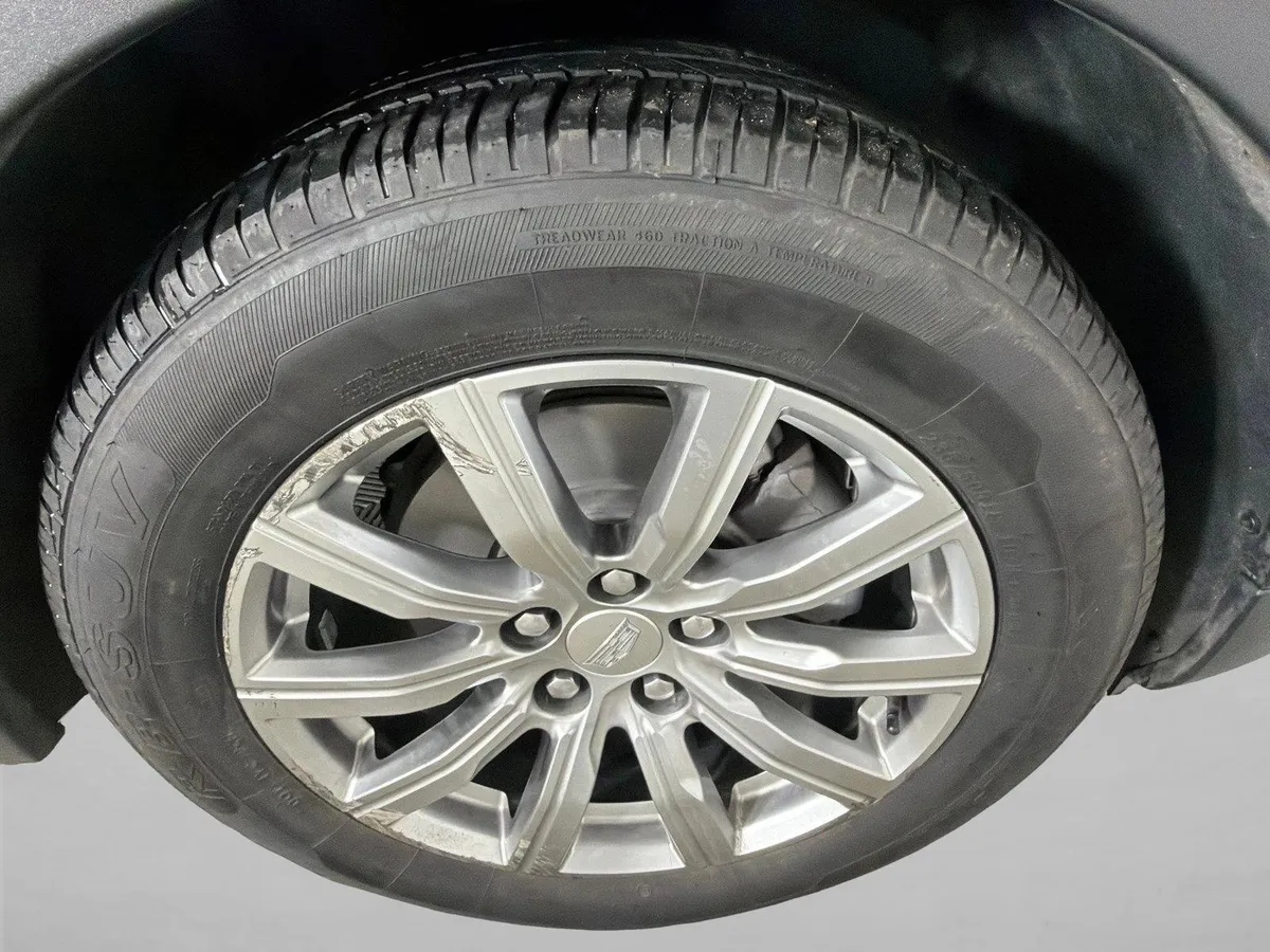 2023 Cadillac XT4 FWD Premium Luxury thumbnail 12