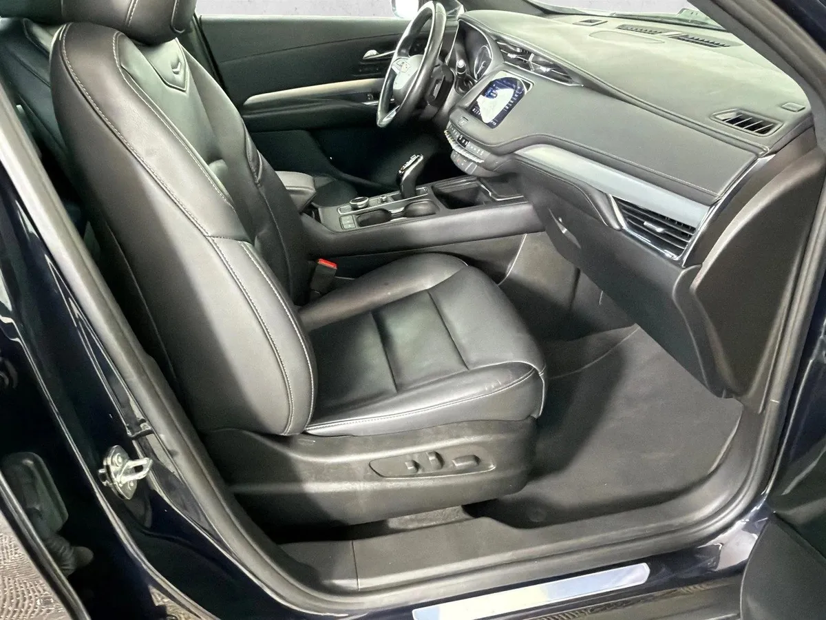 2023 Cadillac XT4 FWD Premium Luxury thumbnail 13