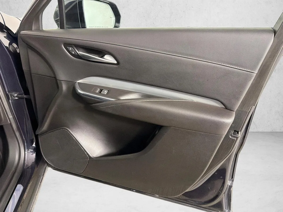 2023 Cadillac XT4 FWD Premium Luxury thumbnail 14
