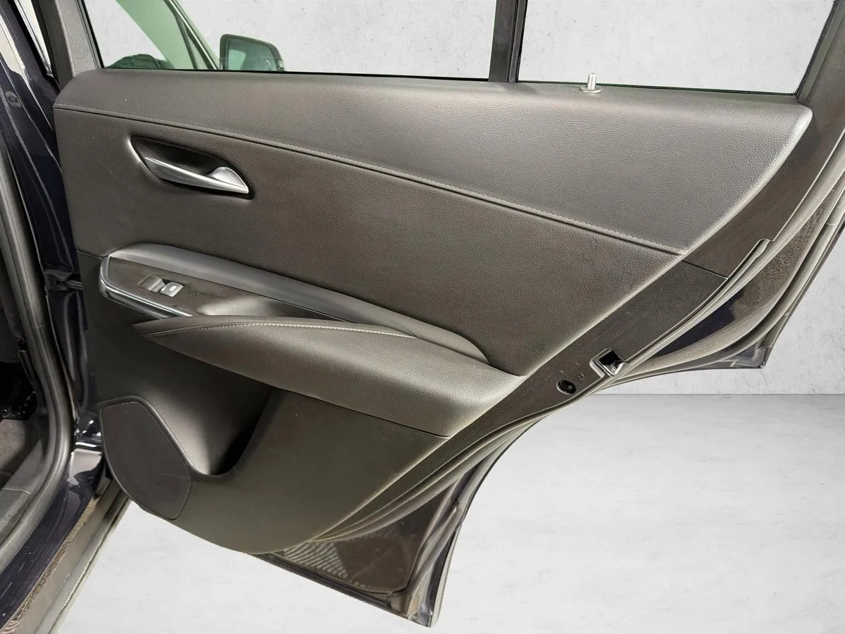 2023 Cadillac XT4 FWD Premium Luxury thumbnail 16