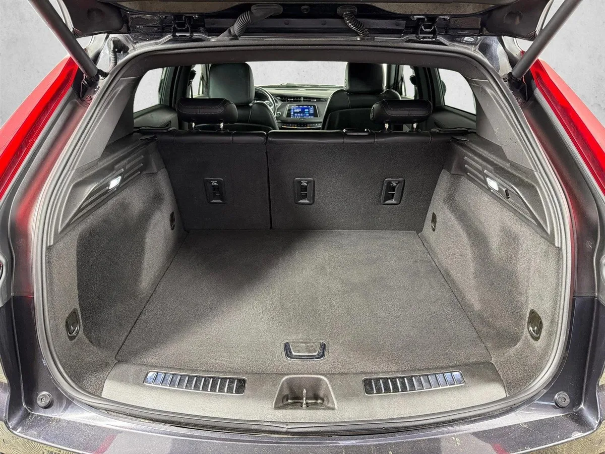 2023 Cadillac XT4 FWD Premium Luxury thumbnail 18