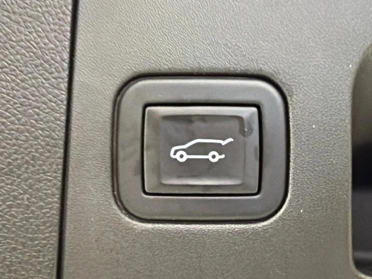 2023 Cadillac XT4 FWD Premium Luxury thumbnail 19