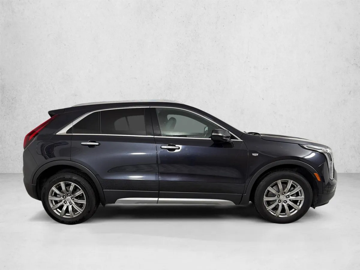 2023 Cadillac XT4 FWD Premium Luxury thumbnail 2