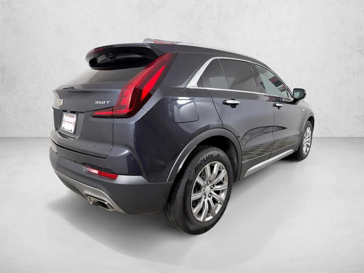 2023 Cadillac XT4 FWD Premium Luxury thumbnail 3