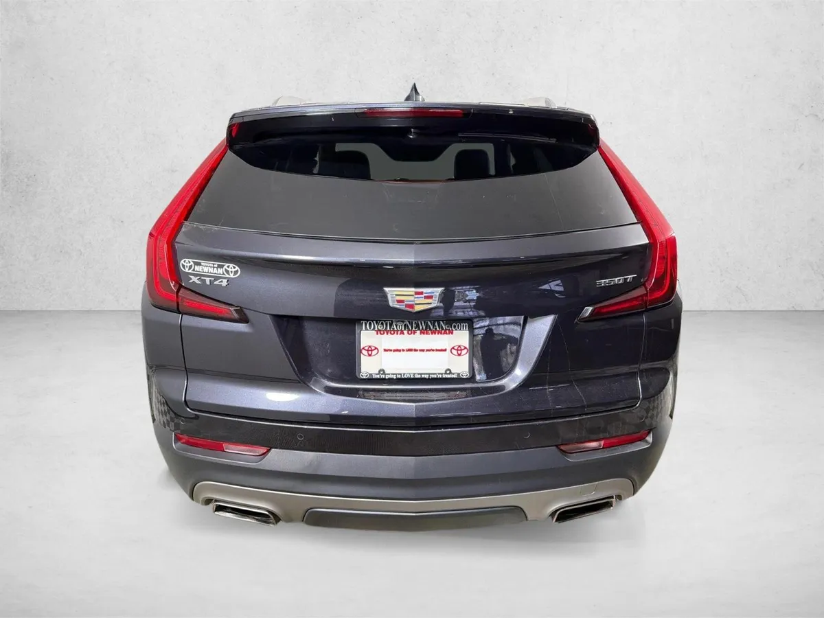 2023 Cadillac XT4 FWD Premium Luxury thumbnail 4