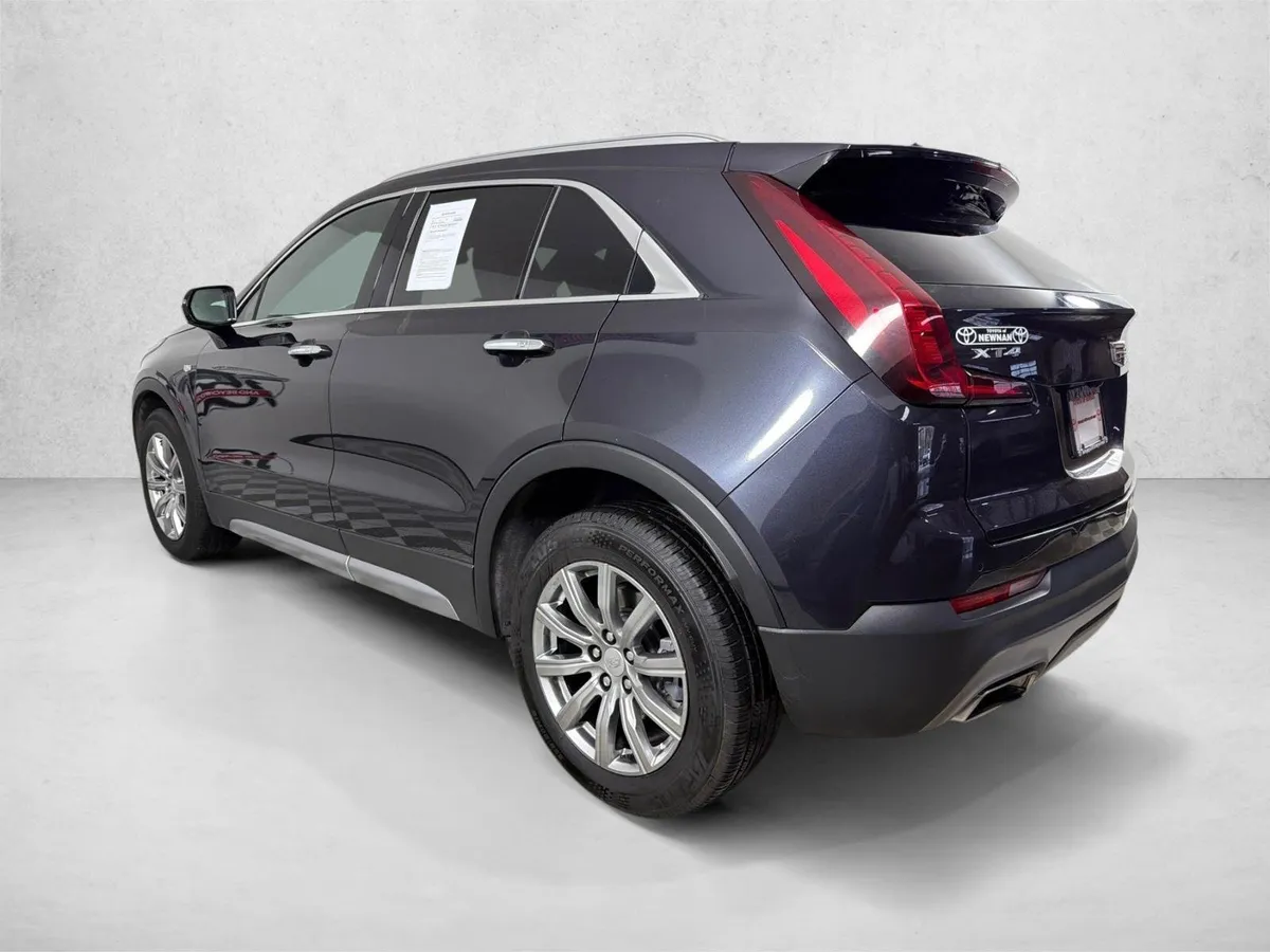 2023 Cadillac XT4 FWD Premium Luxury thumbnail 5