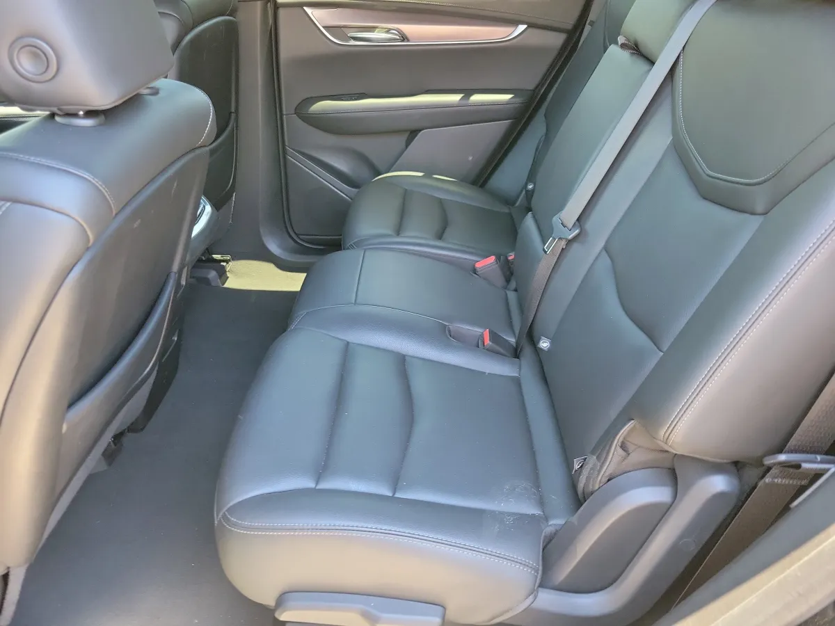 2023 Cadillac XT6 FWD Luxury thumbnail 10