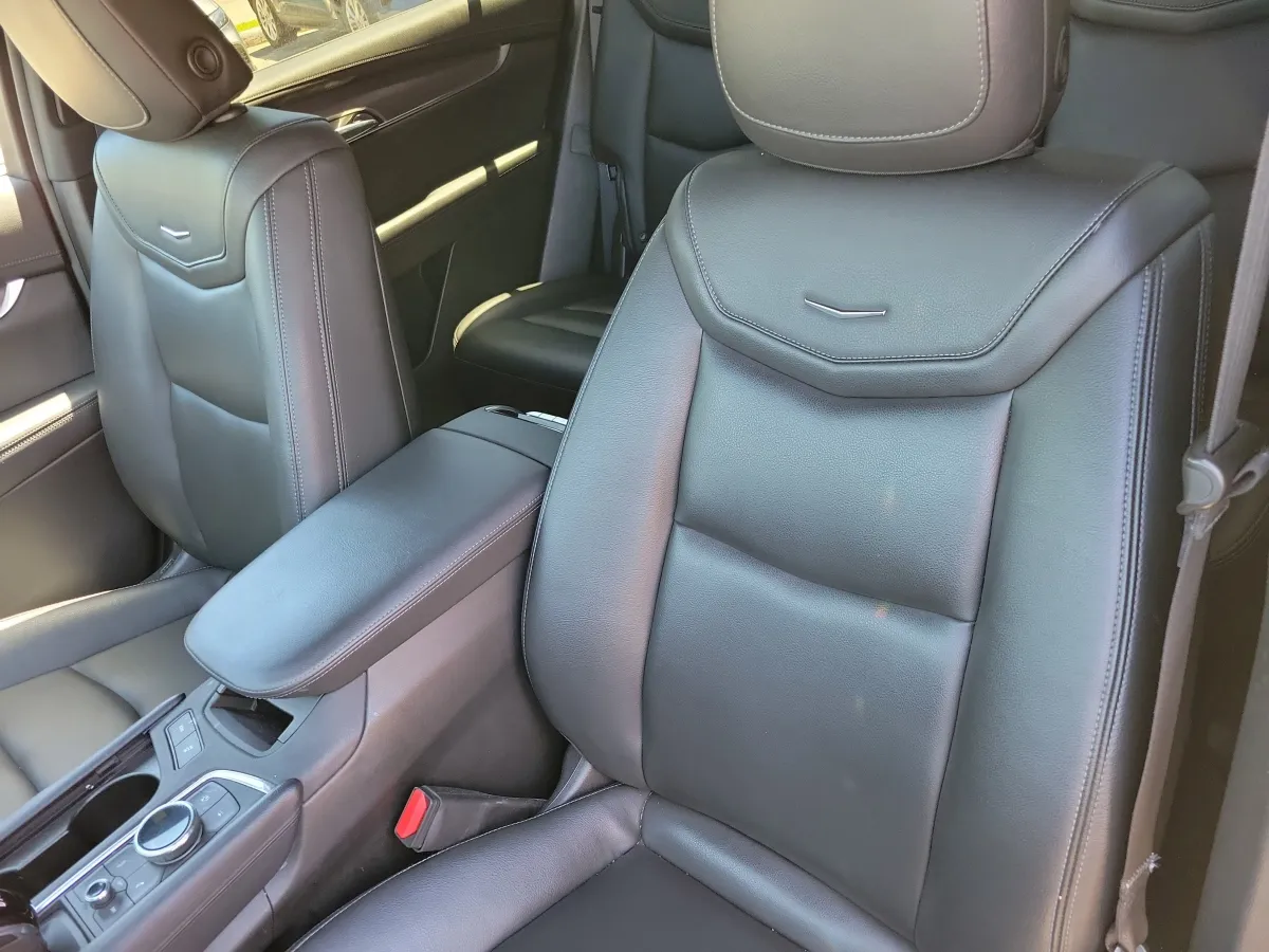 2023 Cadillac XT6 FWD Luxury thumbnail 8