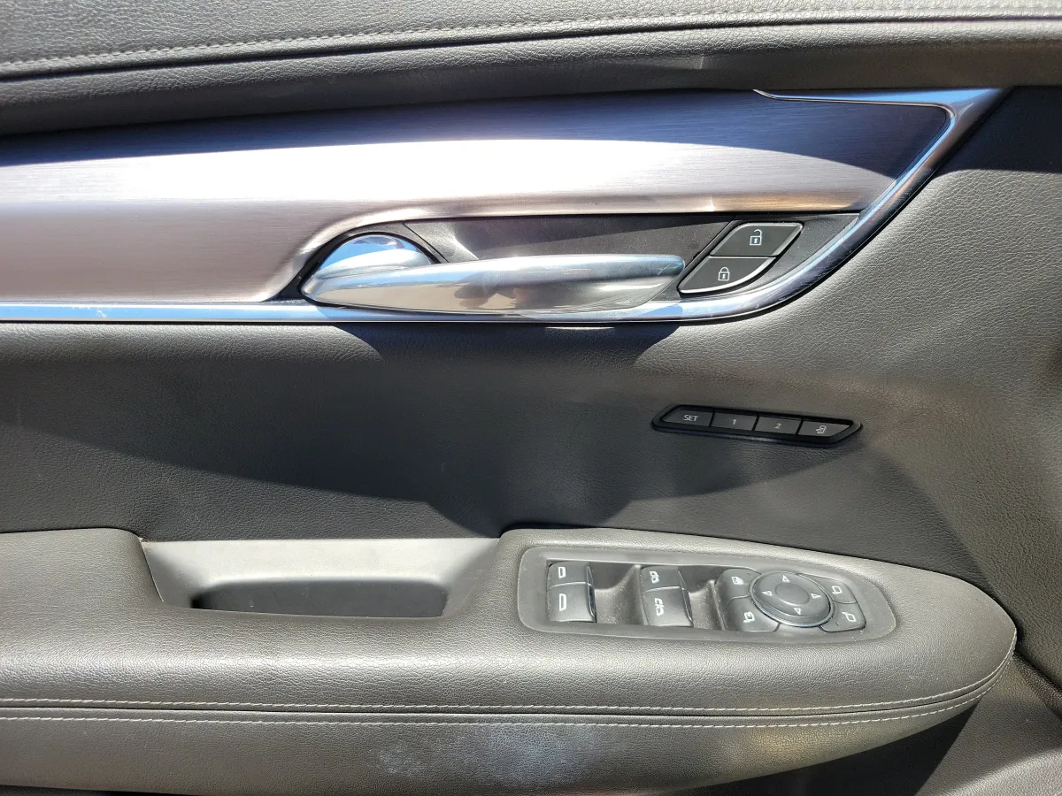 2023 Cadillac XT6 FWD Luxury thumbnail 9
