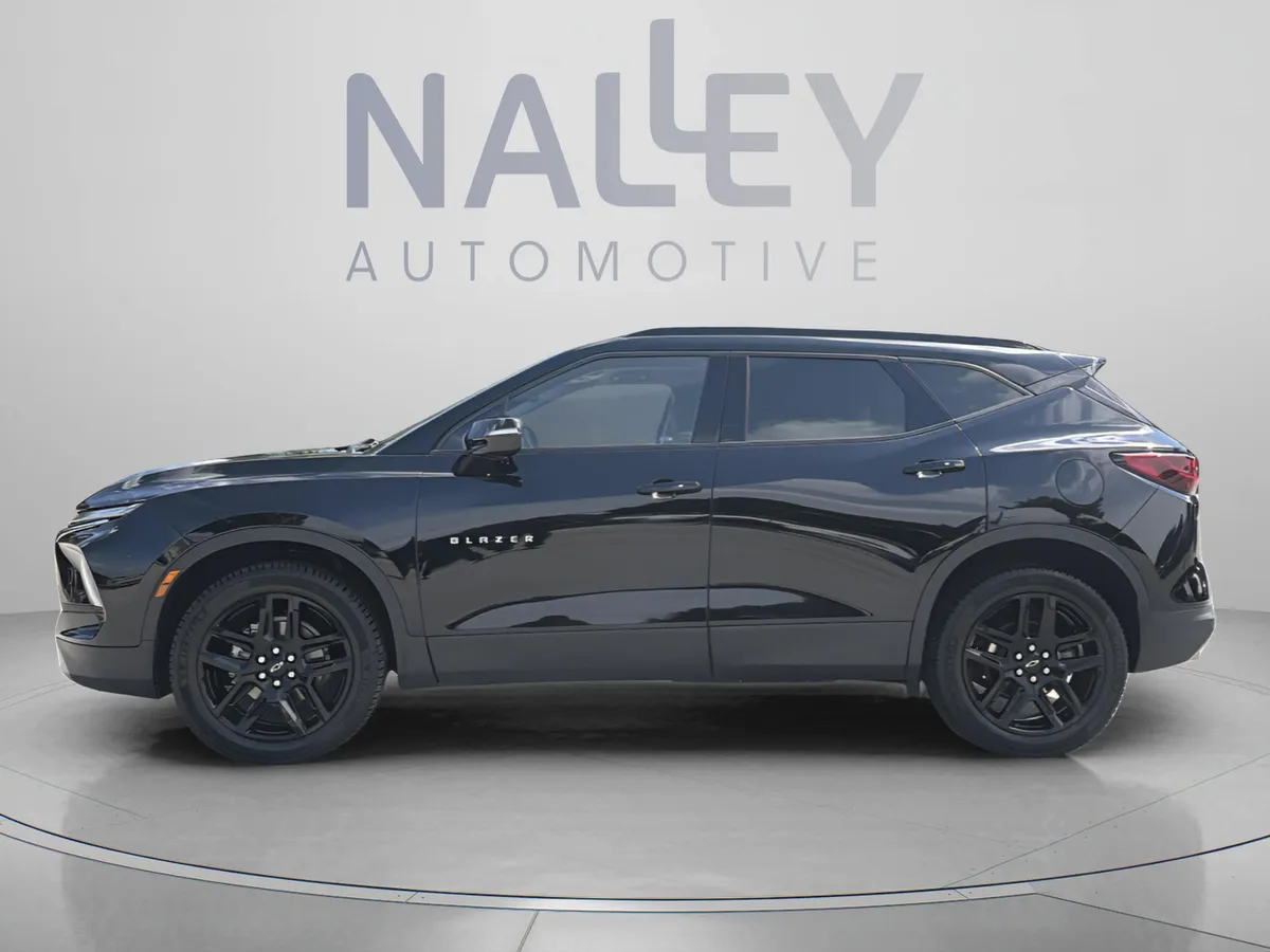 2023 Chevrolet Blazer LT thumbnail 2