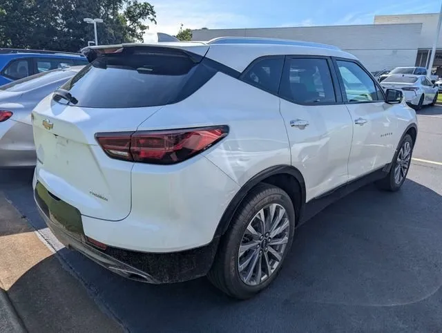 2023 Chevrolet Blazer Premier thumbnail 3