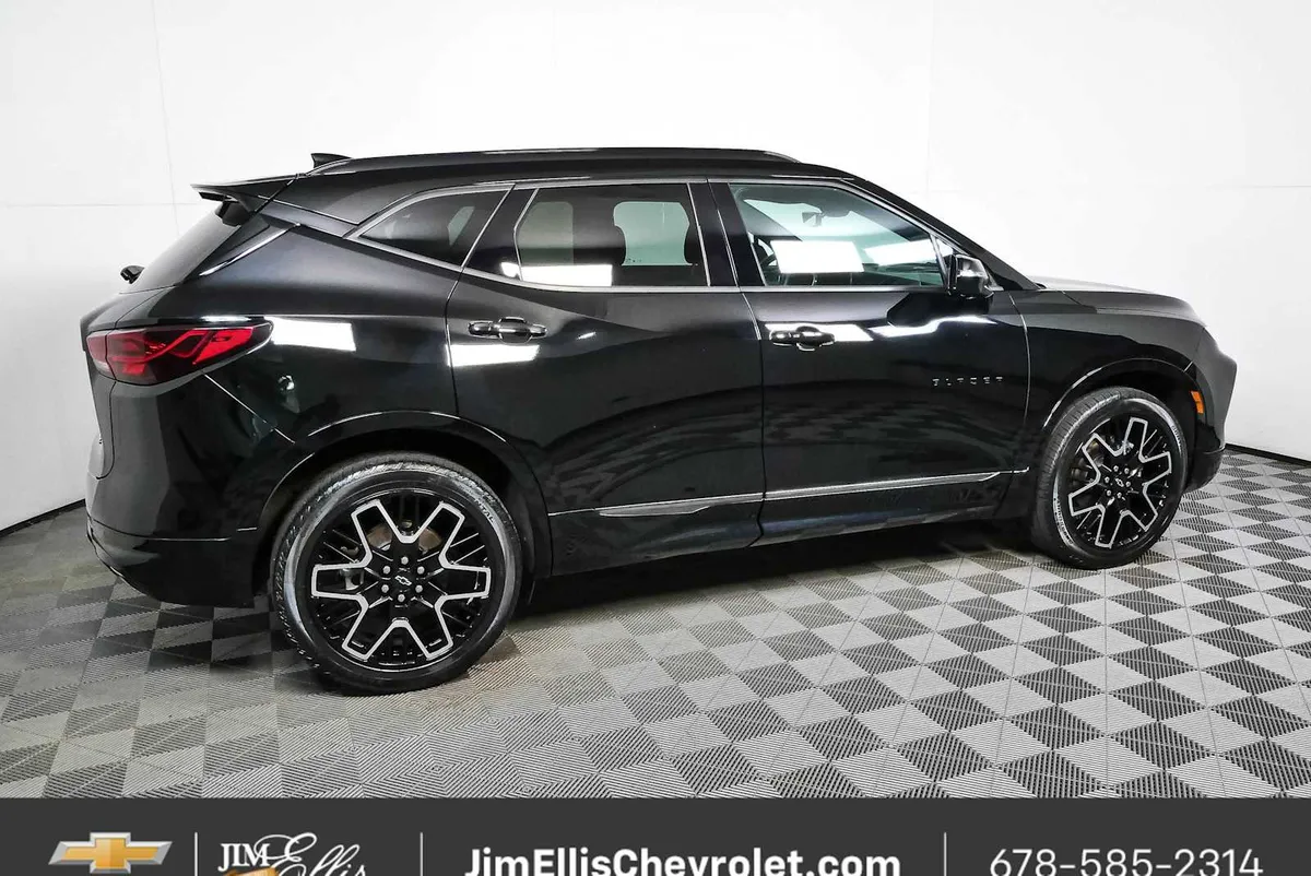 2023 Chevrolet Blazer RS thumbnail 2