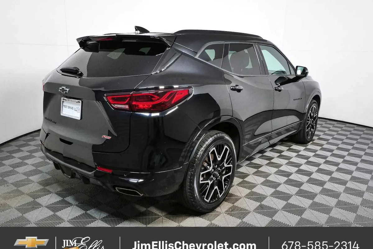 2023 Chevrolet Blazer RS thumbnail 3