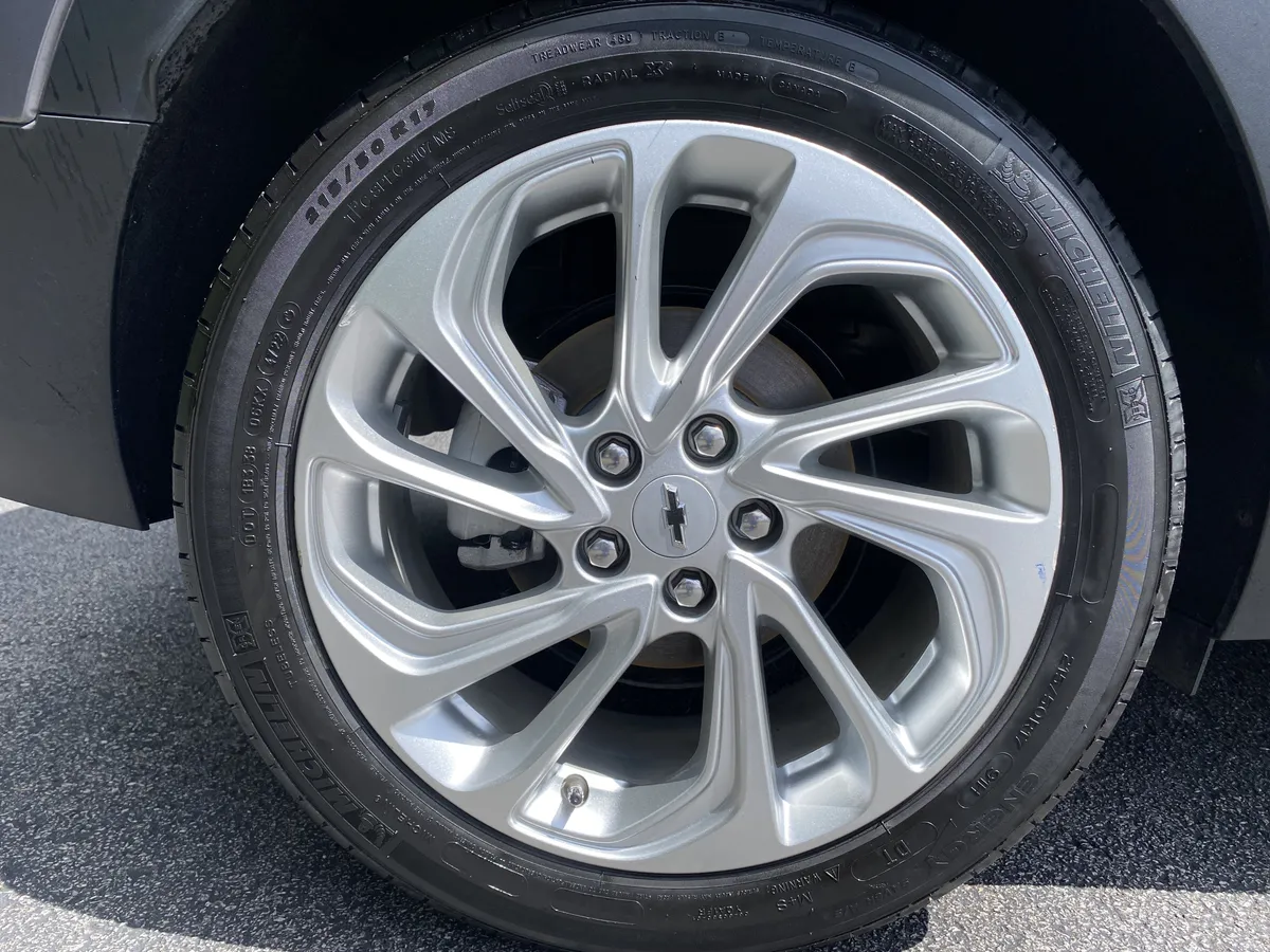 2023 Chevrolet Bolt EUV LT thumbnail 12