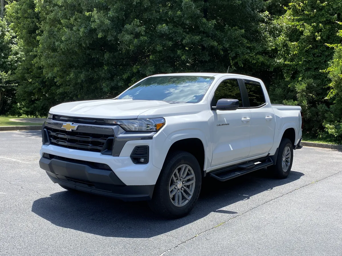 2023 Chevrolet Colorado 2WD LT thumbnail 4