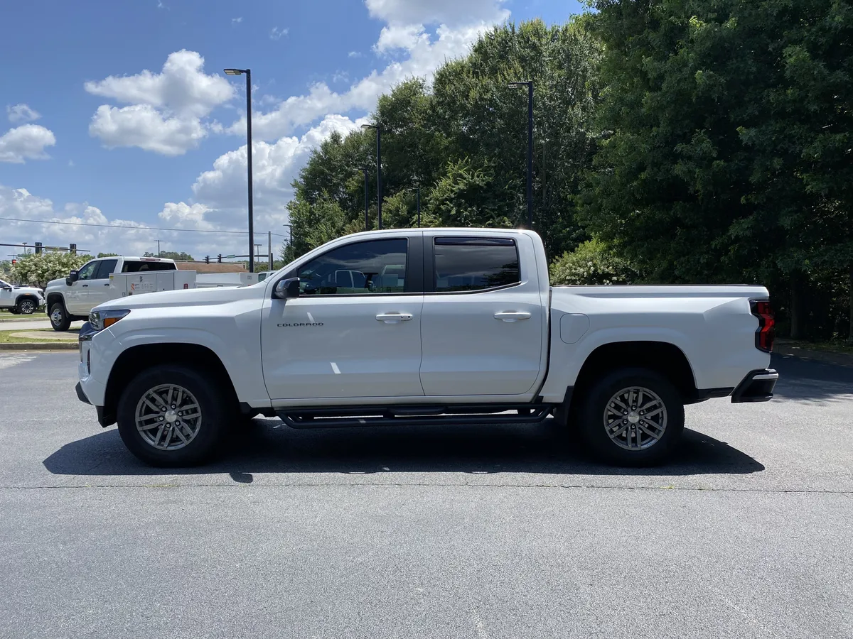 2023 Chevrolet Colorado 2WD LT thumbnail 5
