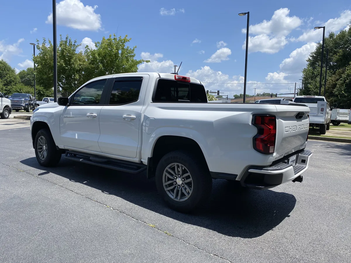 2023 Chevrolet Colorado 2WD LT thumbnail 6