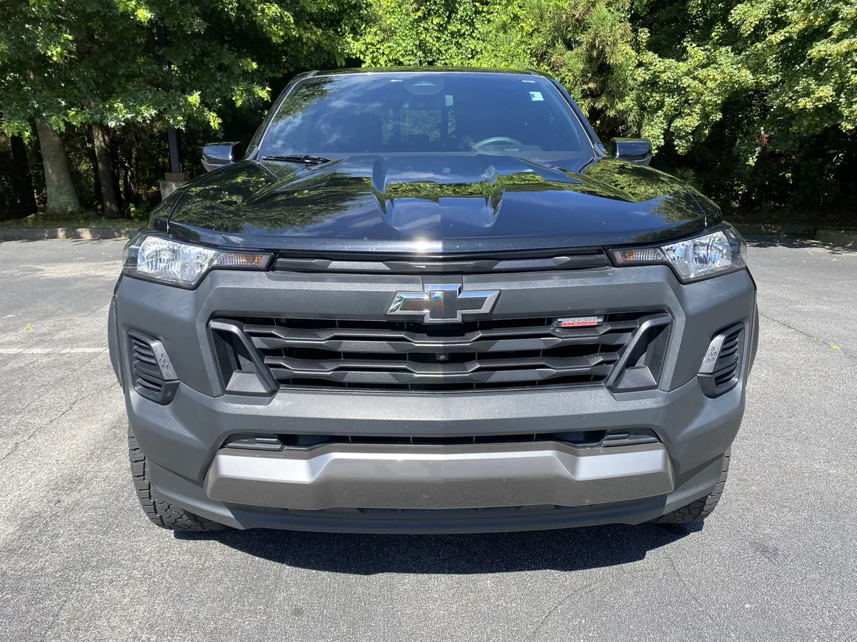 2023 Chevrolet Colorado 4WD Trail Boss thumbnail 2