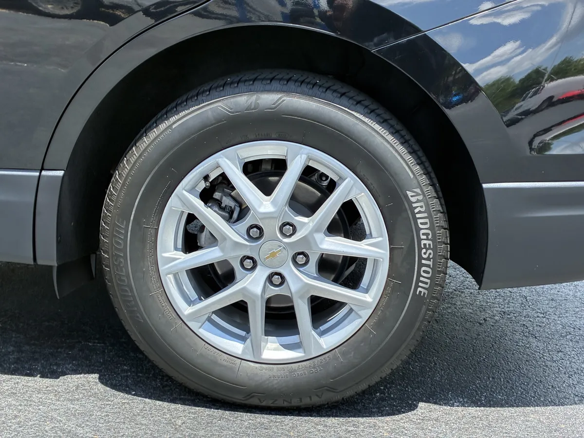 2023 Chevrolet Equinox LT thumbnail 9