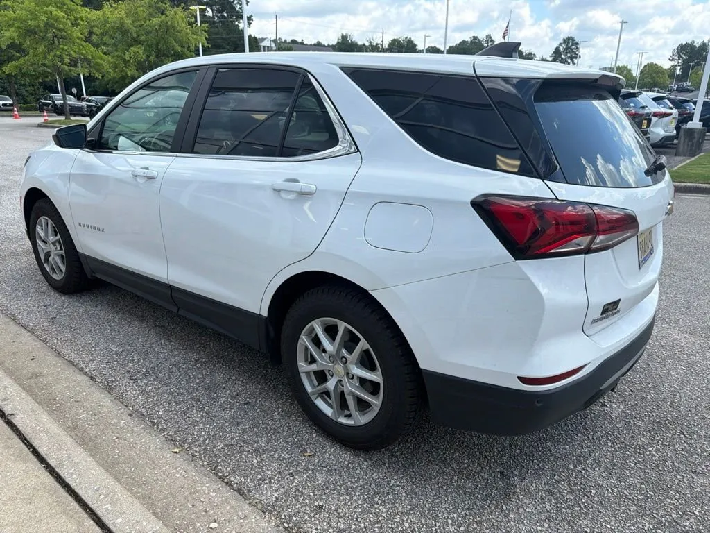 2023 Chevrolet Equinox LT thumbnail 2