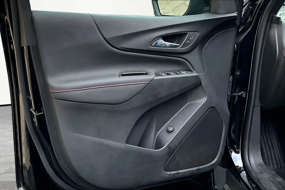2023 Chevrolet Equinox RS thumbnail 22
