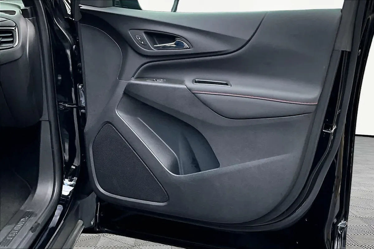 2023 Chevrolet Equinox RS thumbnail 23
