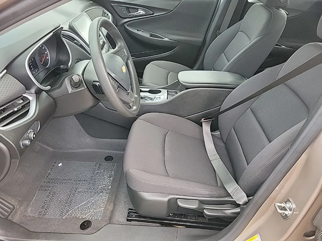 2023 Chevrolet Malibu LS thumbnail 10