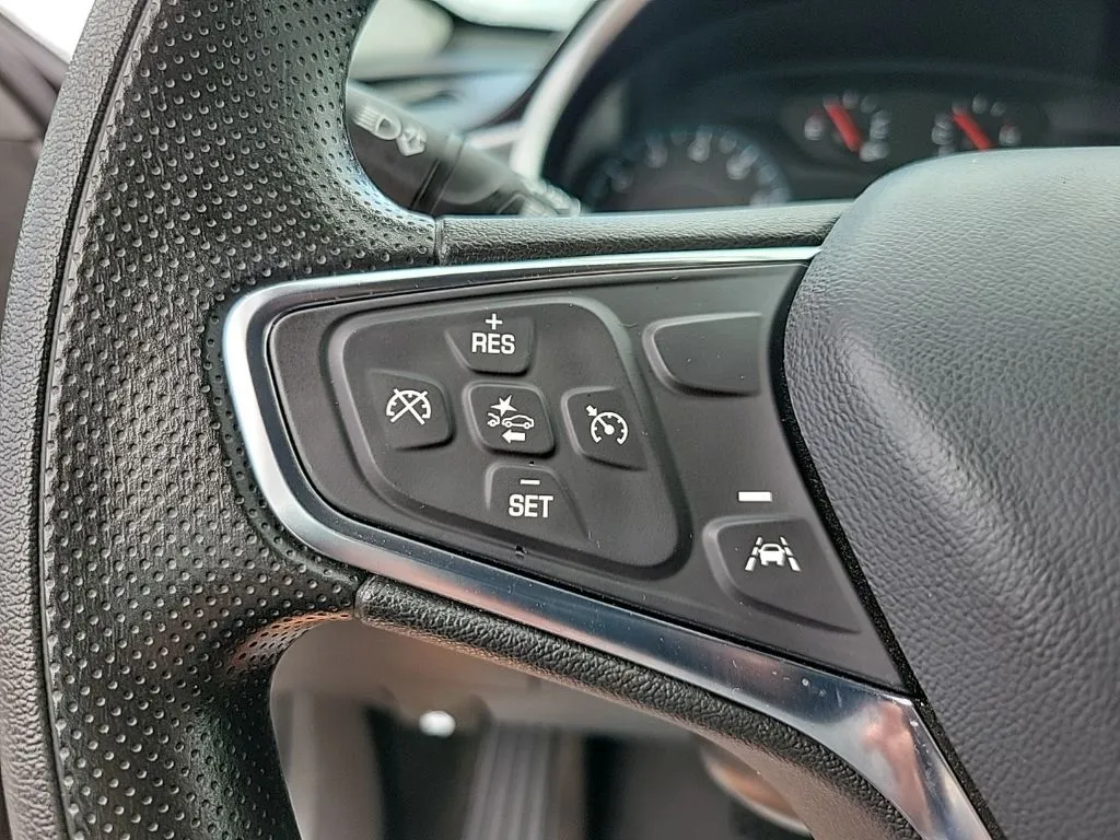 2023 Chevrolet Malibu LS thumbnail 18