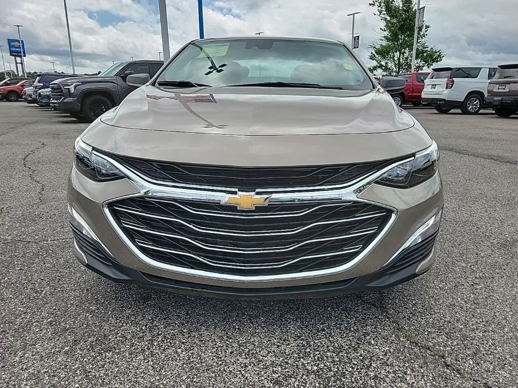 2023 Chevrolet Malibu LS thumbnail 2