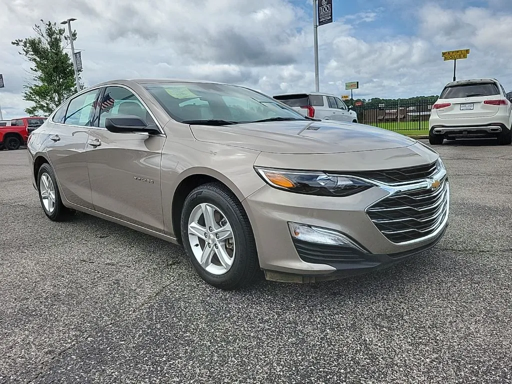 2023 Chevrolet Malibu LS thumbnail 3