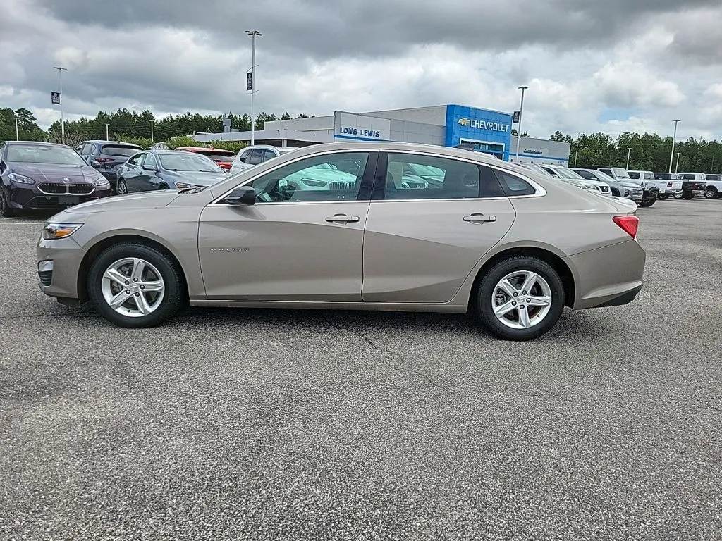 2023 Chevrolet Malibu LS thumbnail 4
