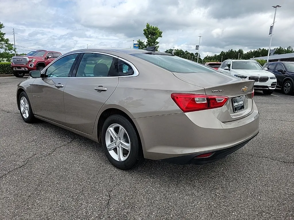2023 Chevrolet Malibu LS thumbnail 5