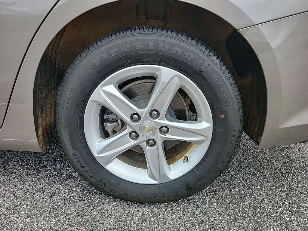 2023 Chevrolet Malibu LS thumbnail 8