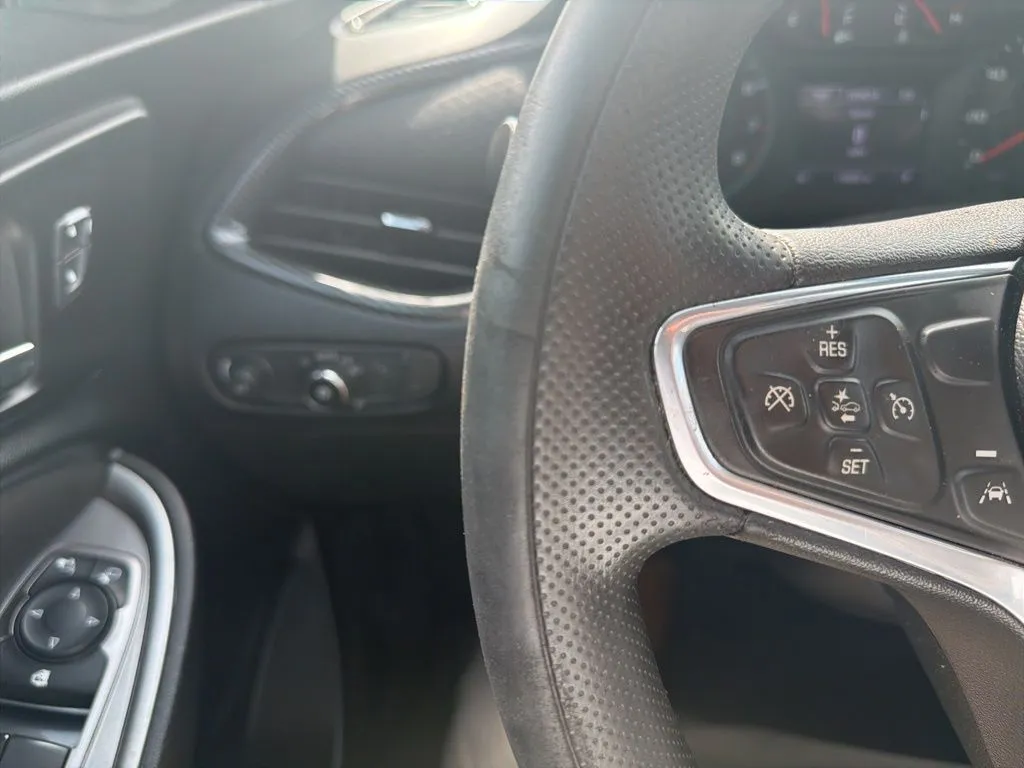 2023 Chevrolet Malibu LS thumbnail 13