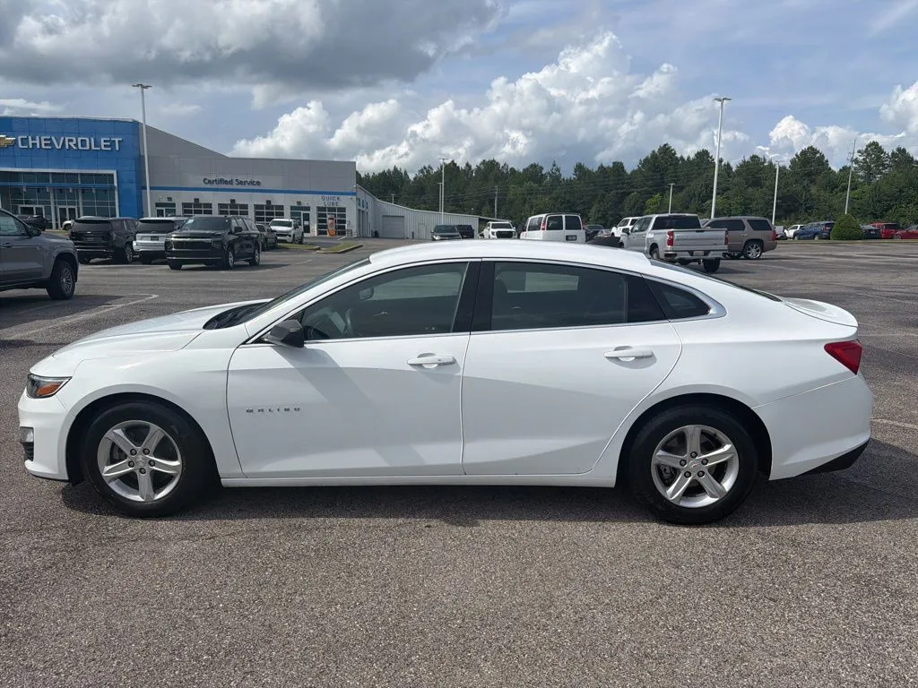 2023 Chevrolet Malibu LS thumbnail 2