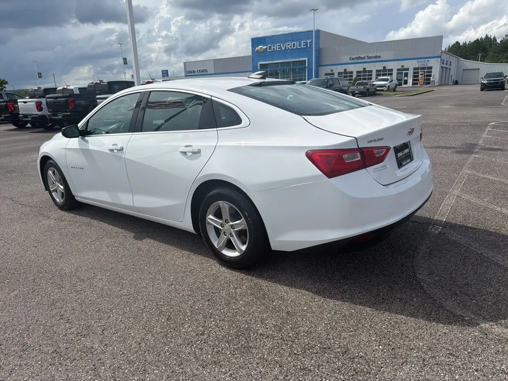 2023 Chevrolet Malibu LS thumbnail 3