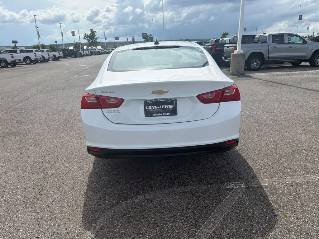 2023 Chevrolet Malibu LS thumbnail 4