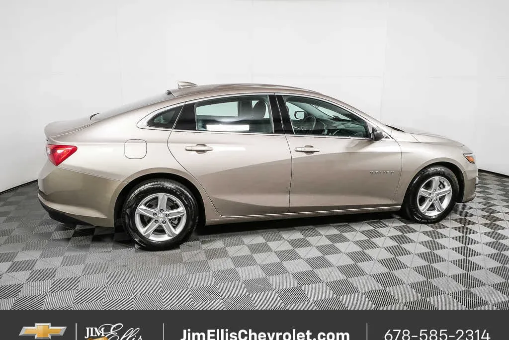 2023 Chevrolet Malibu LT thumbnail 2