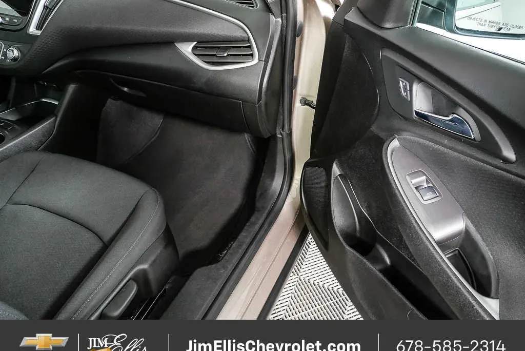 2023 Chevrolet Malibu LT thumbnail 23