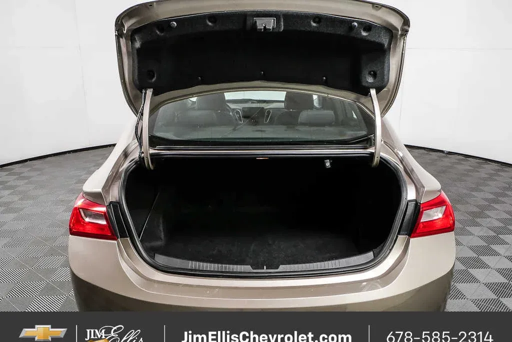 2023 Chevrolet Malibu LT thumbnail 29