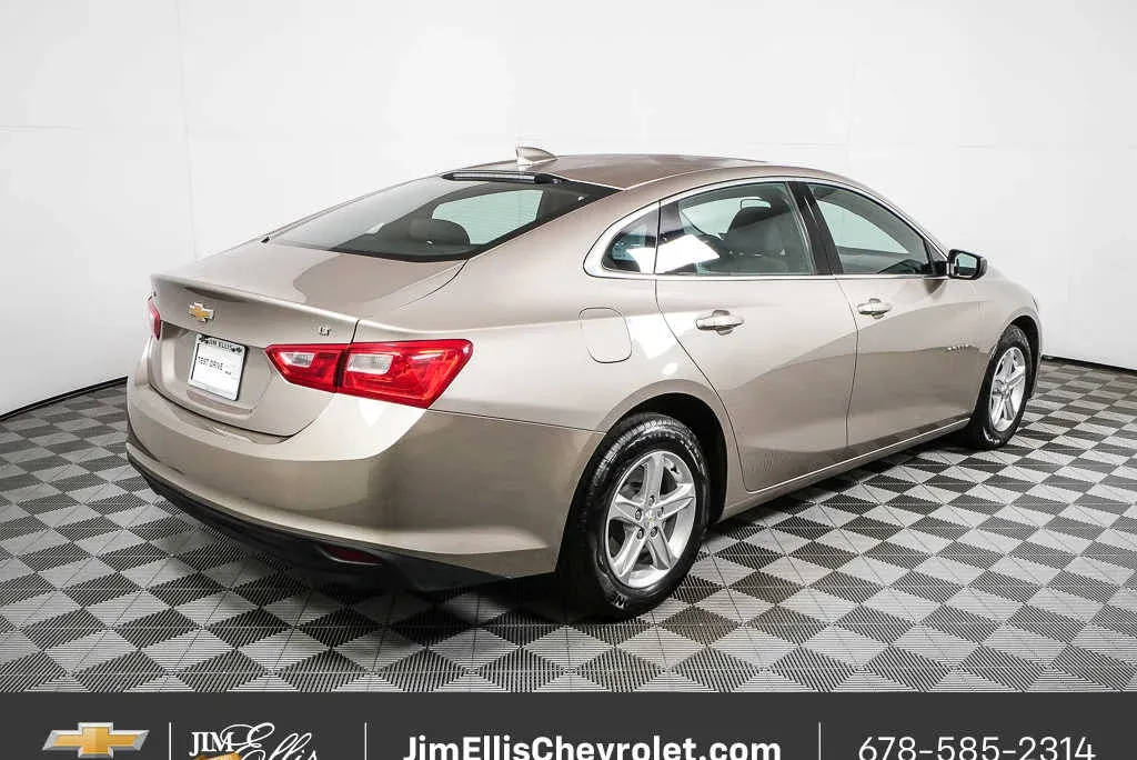 2023 Chevrolet Malibu LT thumbnail 3