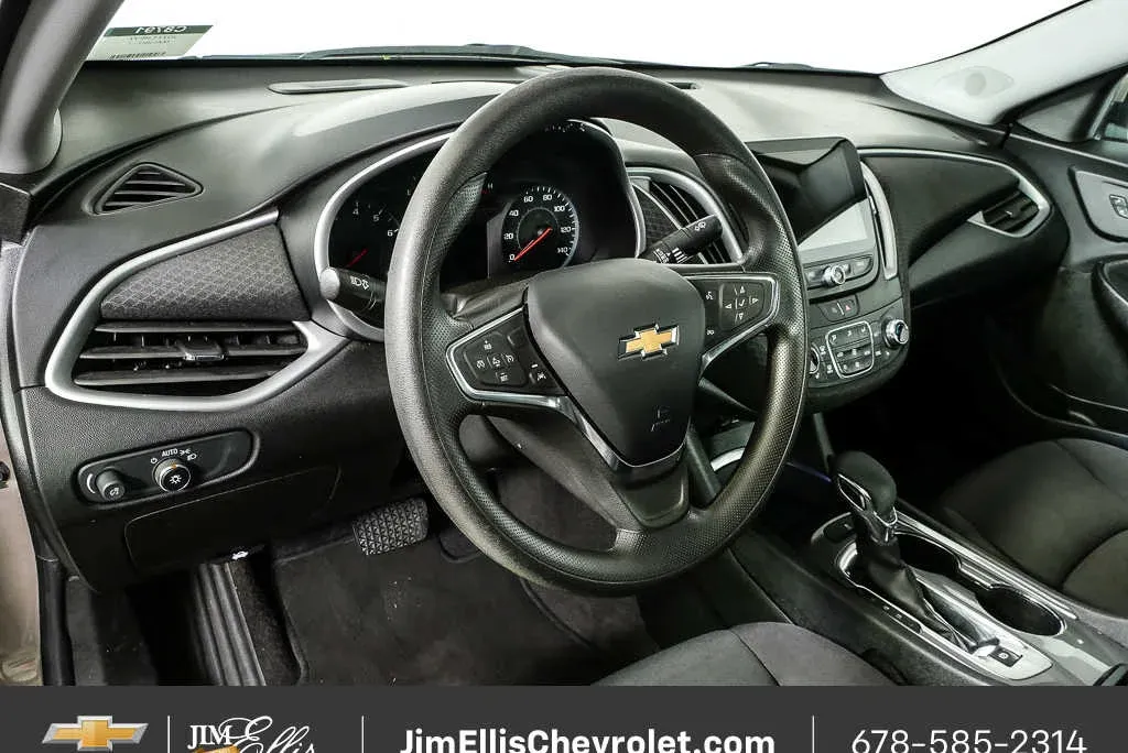 2023 Chevrolet Malibu LT thumbnail 4