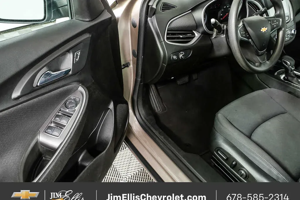 2023 Chevrolet Malibu LT thumbnail 7