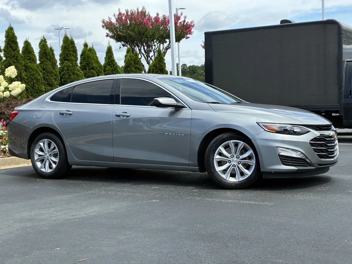 2023 Chevrolet Malibu LT thumbnail 2