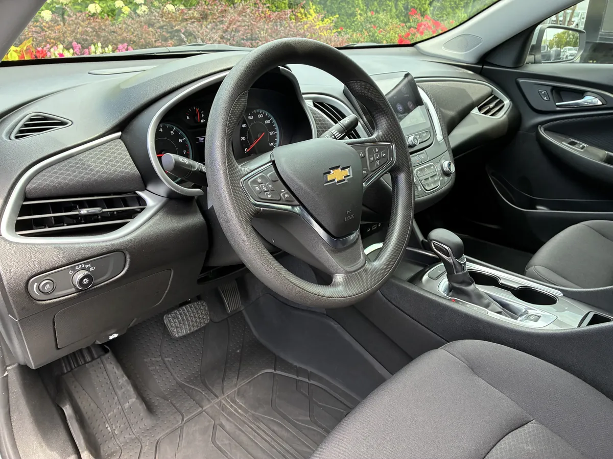 2023 Chevrolet Malibu LT thumbnail 21