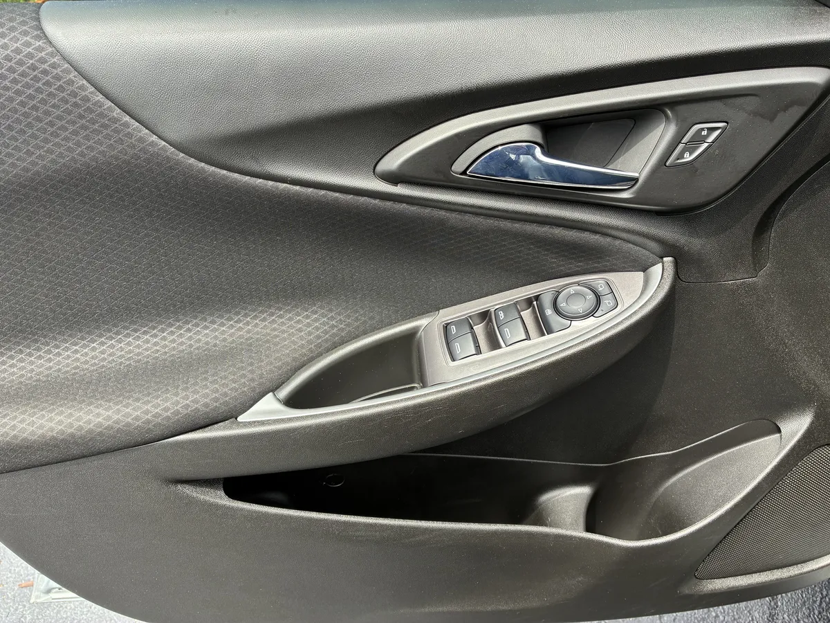 2023 Chevrolet Malibu LT thumbnail 22