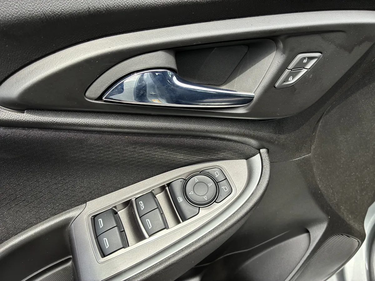 2023 Chevrolet Malibu LT thumbnail 23