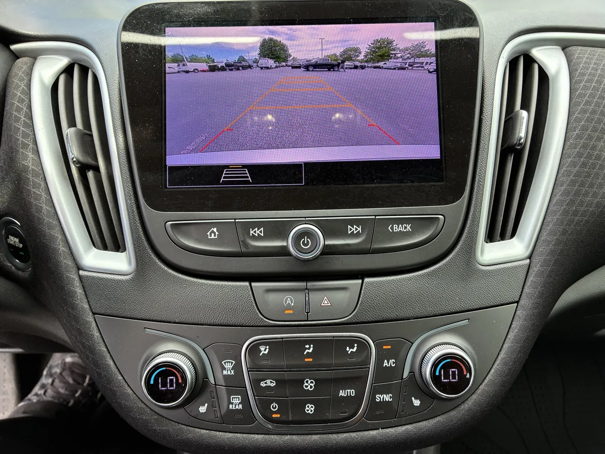 2023 Chevrolet Malibu LT thumbnail 31