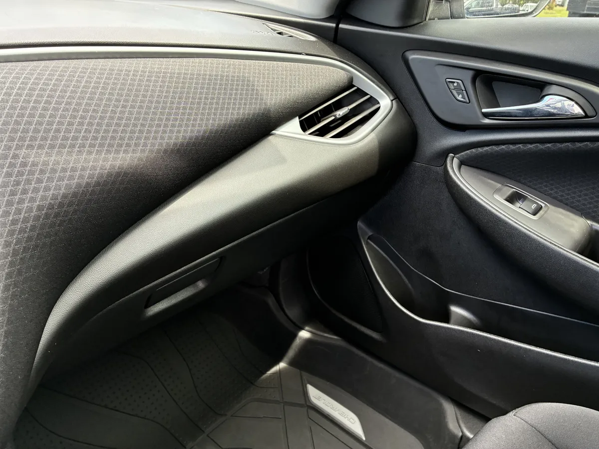 2023 Chevrolet Malibu LT thumbnail 34