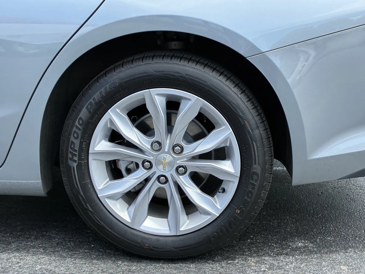 2023 Chevrolet Malibu LT thumbnail 9
